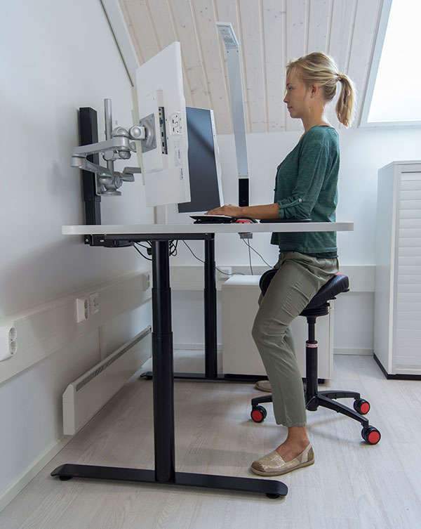 Why Saddle Chairs Are Best With Sit-Stand Desks